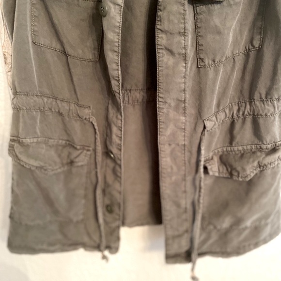 Olive green vest size small - Picture 2 of 9